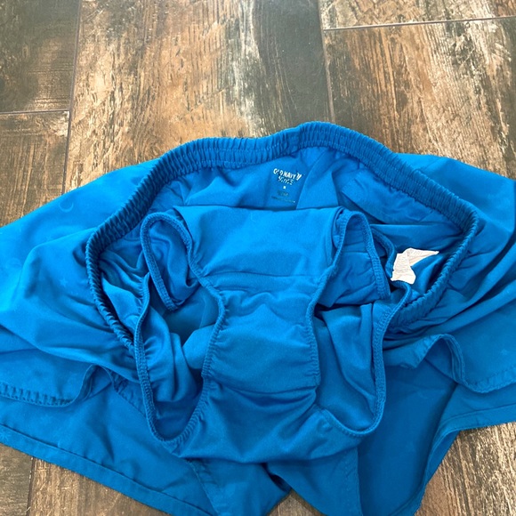 Old Navy Medium Athletic Shorts. - Picture 3 of 4